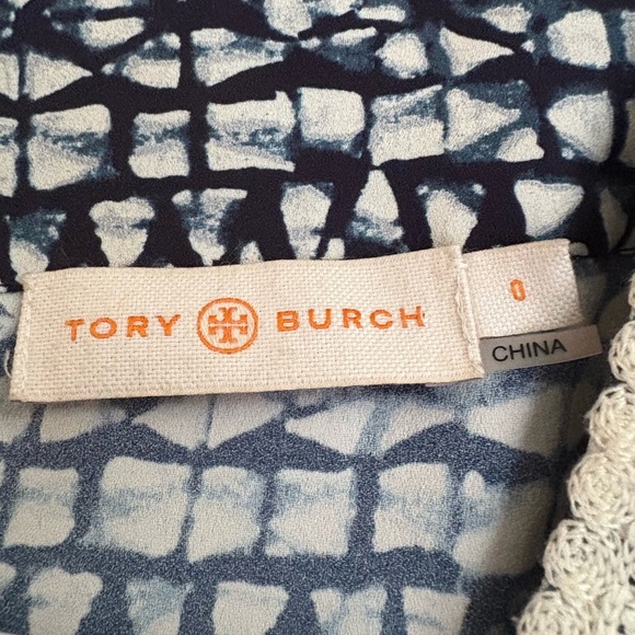 Tory Burch Tunic Top Sz 0 Navy Print White Embroidery V Neck Polyester MINT $328 - Picture 4 of 4